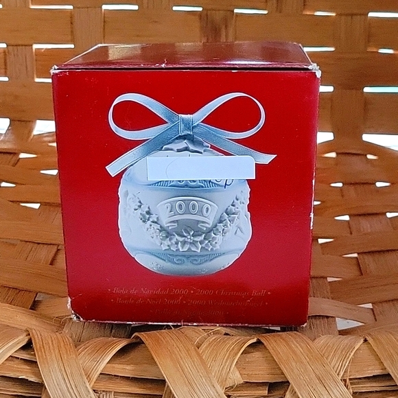 2000 LLARDO CHRISTMAS BALL - Picture 6 of 6